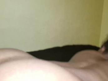 Крошечное черное дерево с толстой задницей берет БиБиСи как она