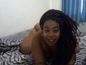 Шаловливая чернокожая толстушка с большой задницей, мокрая волосатая киска, звучит, ест сливки - Cami Creams