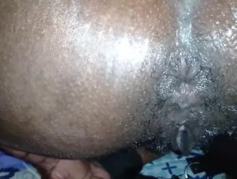 Связанная рабыня Coota тренирует киску и пердание задницы