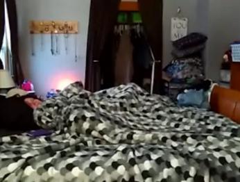 Spycam жена мастурбация