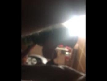 Неверная жена принимает молодой BBC, пока мужья на работе