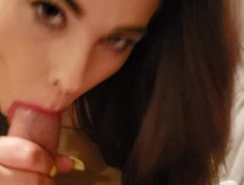 Я Поймать Джон Смотря порно и дать ему руку! С мокрым неаккуратным минетом!