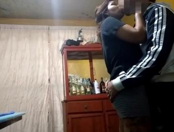 danna barzagli en me ayudas a mover unos muebles