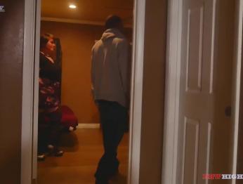 Пухлая жена задается вопросом, как получить большой черный хуй