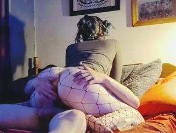 (SOUND WARNING) Катается на своем большом члене