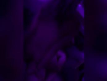 Молодая пара наслаждается плавной ездой