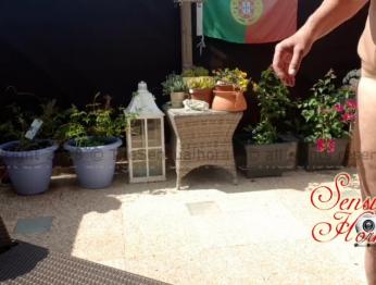 Уборка моей террасы на высоких каблуках, в итоге все обнажилось ;-) Пышная зрелая!