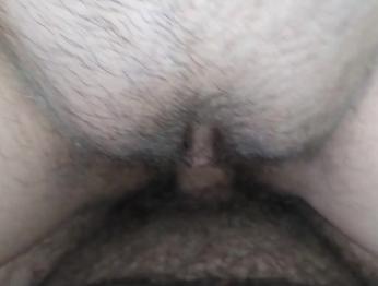 Трахни волосатую киску моей соседки по комнате. неоседланный