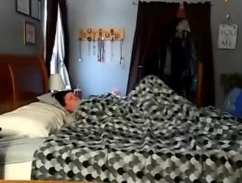 Spycam поймал жену, мастурбирующую 1.28.2020