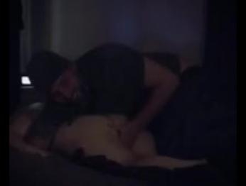 Любительская девушка имеет безумный громкий оргазм