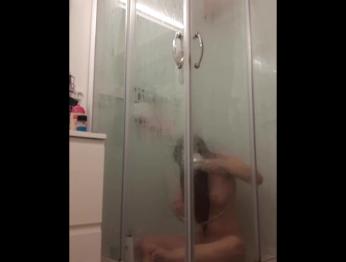 SPY CAM IN SHOWER пышная рыжая SPY CAM IN SHOWER пышная рыжая