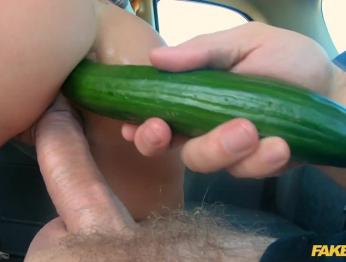 Сексуальная блондинка Fake Taxi Amber Deen с грубым анальным сексом