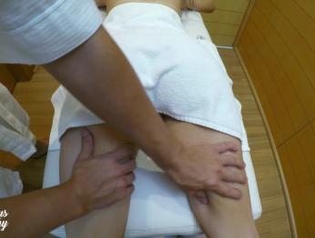 Горячая латиноамериканка хочет массаж, но кончает ее кончают внутрь