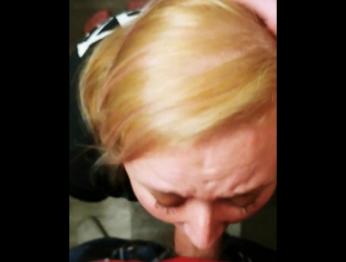 Глубокий минет и трах, как грязная маленькая шлюха подростка