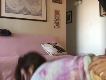 Она видела, как кто-то смотрит в окно, но мы не перестали трахать