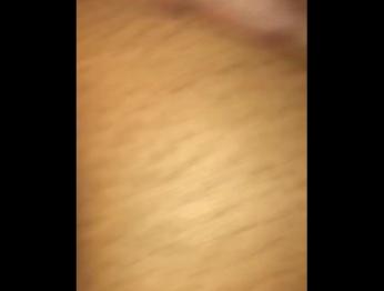 Моя сестренка разрешила мне трахнуть ее в ее большую сочную попку