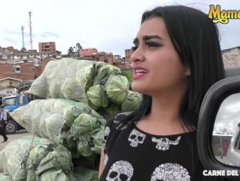 Carne Del Mercado - Джулия Круз Сочная задница Colombiana Latina Teen получает секс в тройку на улице