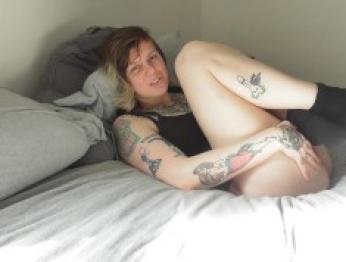 БОЛЬШАЯ сводная сестра сосет и трахает тебя во время карантина по коронавирусу