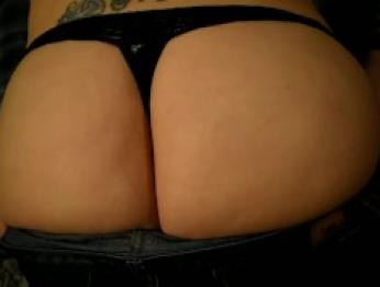 Моя теща с большой попкой позволила мне свои мягкие щеки