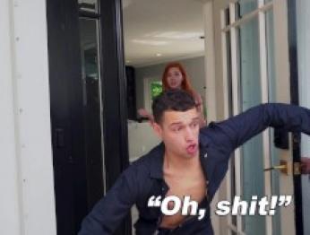 BANGBROS - Рыжую PAWG Arietta Adams обслуживает Johnny Love после того, как он закончил трахать ее телевизор